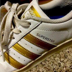 Woman’s Superstars. Shell toed with gold stripes.